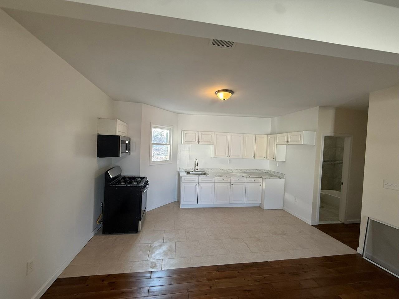 825 S 15th St #3R - Photo 5 of 9