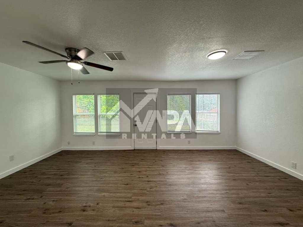 118 Gaskin Dr - Photo 6 of 18