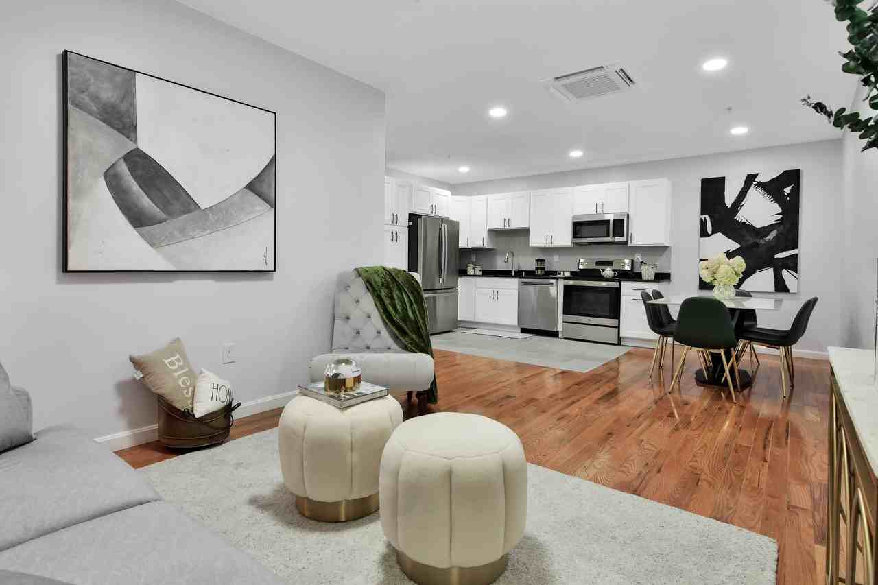 284 Essex Street - Photo 3 of 14