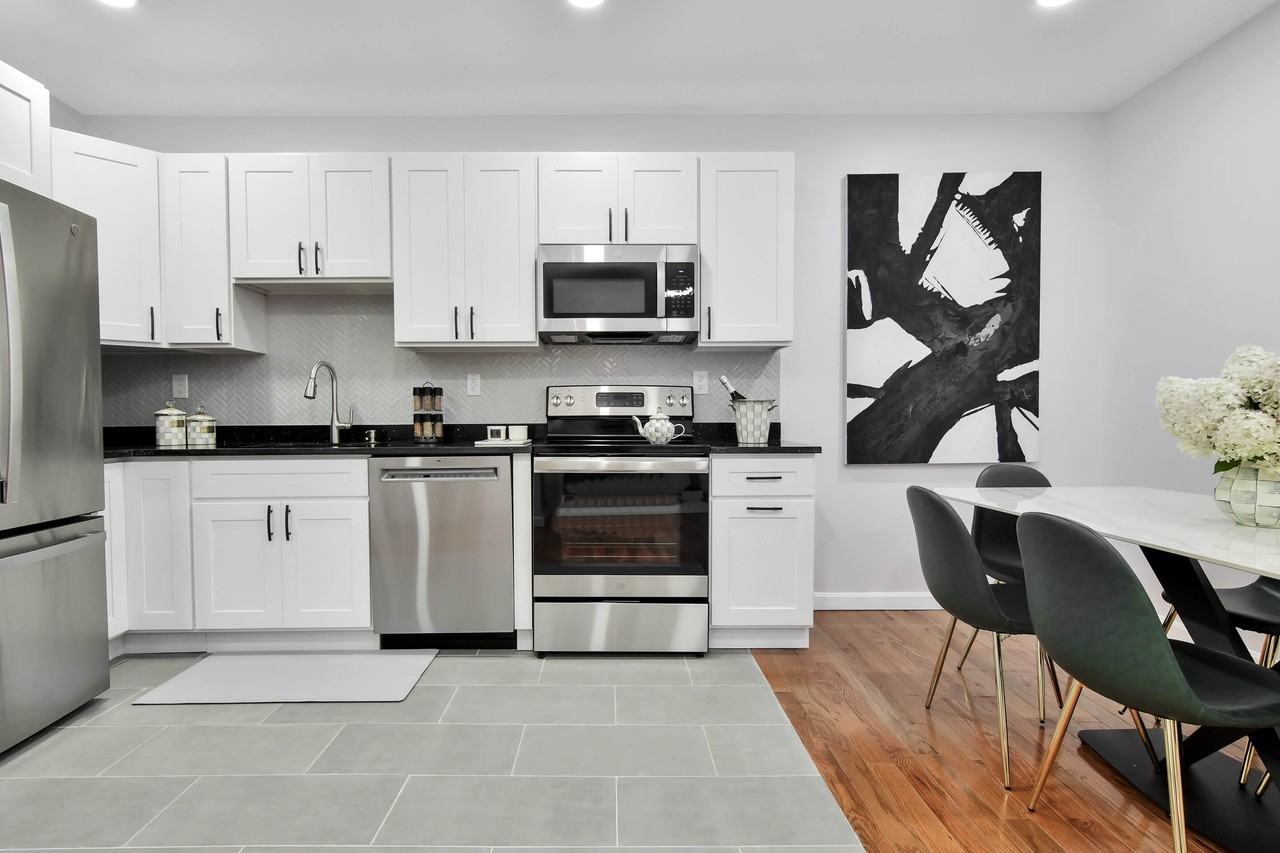 284 Essex Street - Photo 4 of 14