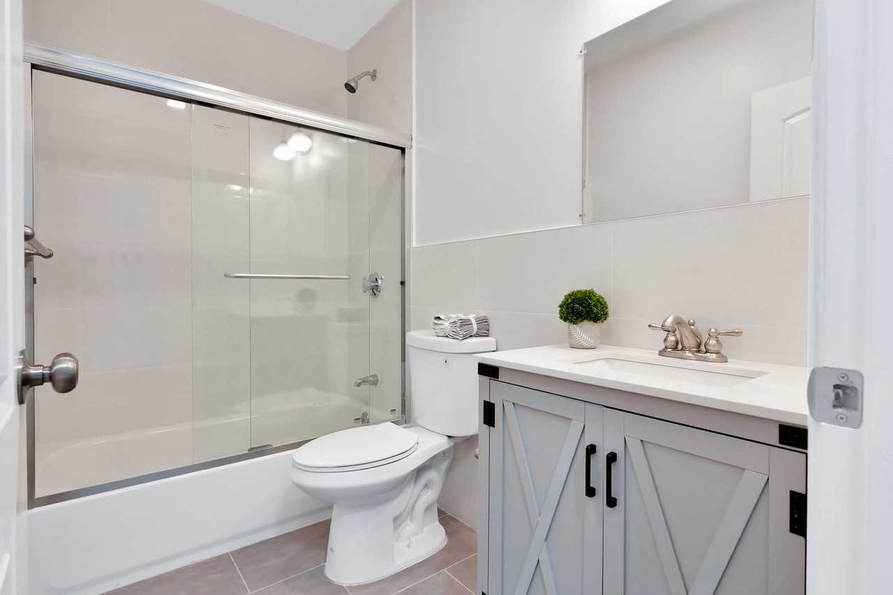 284 Essex Street - Photo 7 of 13