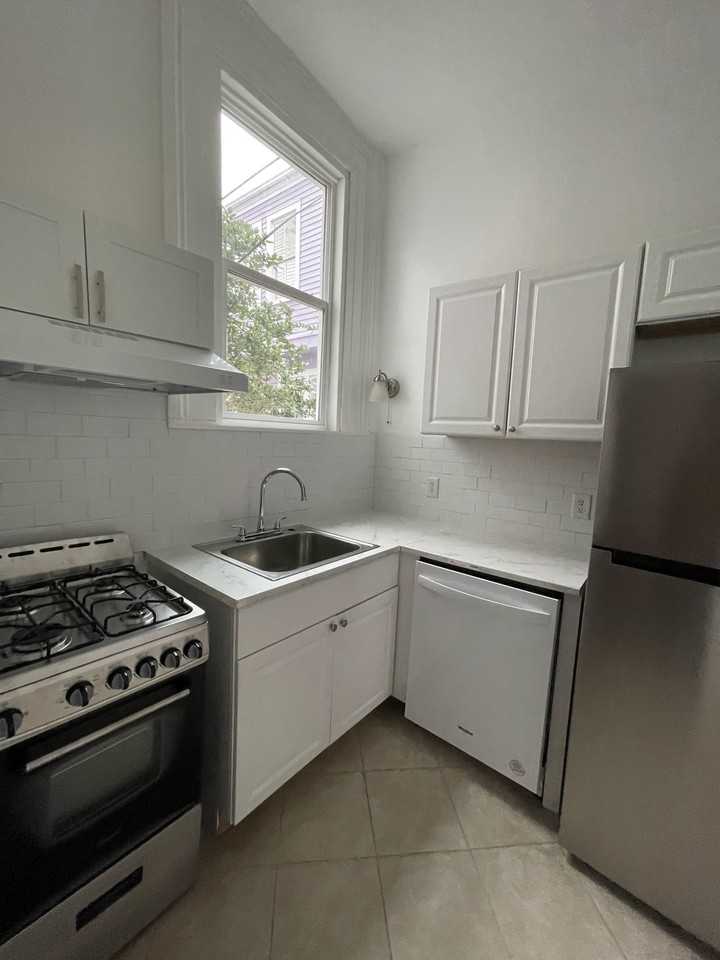 3222 Prytania - Photo 3 of 13