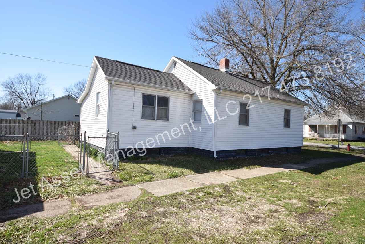 216 E Elm St - Photo 3 of 19