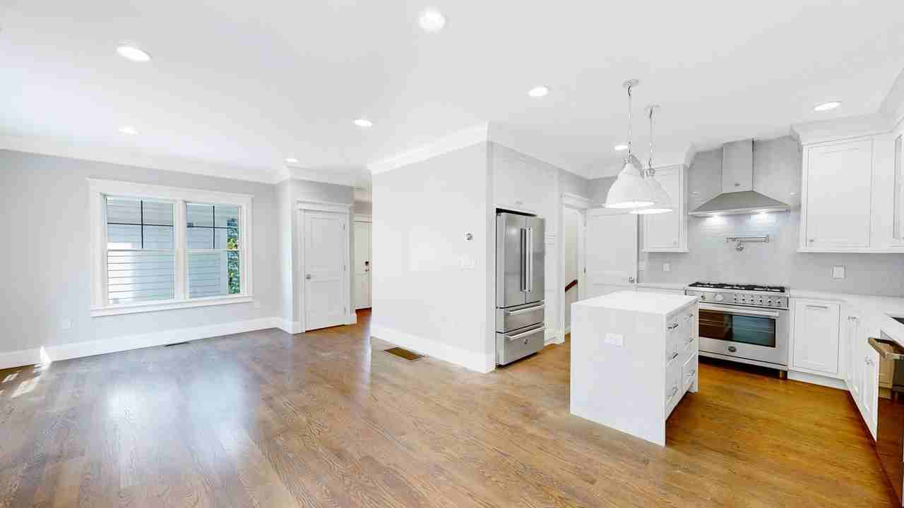 101 Sumner Rd #5 - Photo 4 of 8