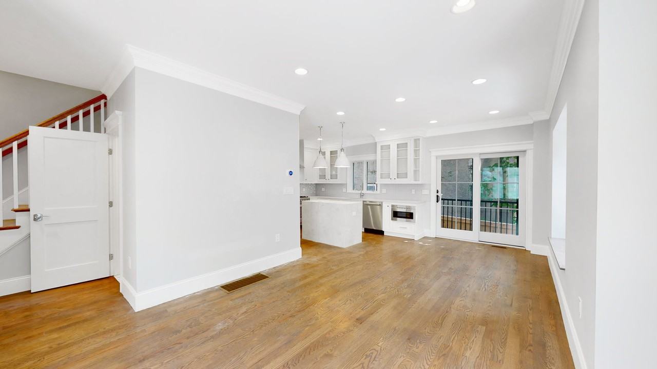 101 Sumner Rd #5 - Photo 6 of 8