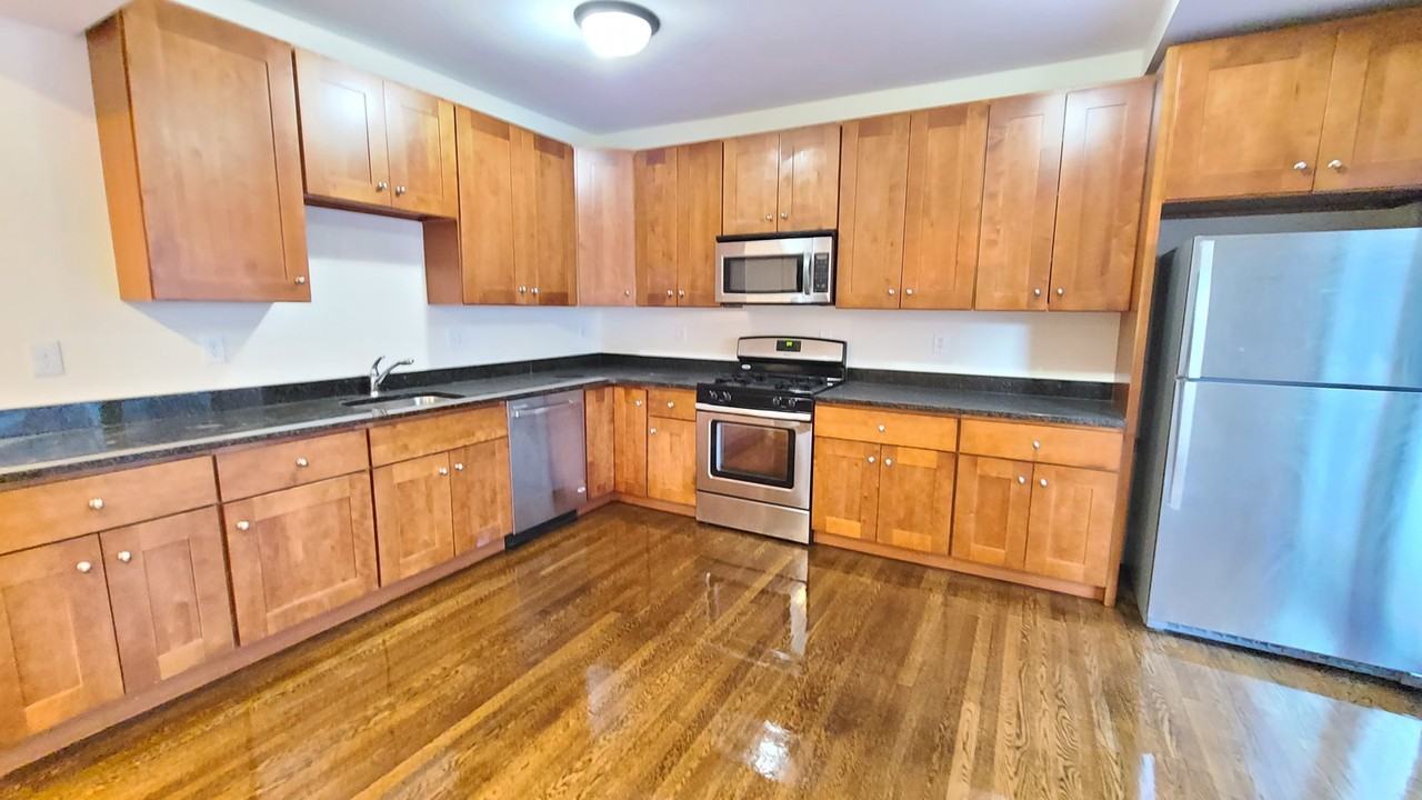 29 Commonwealth Ter #7 - Photo 4 of 8