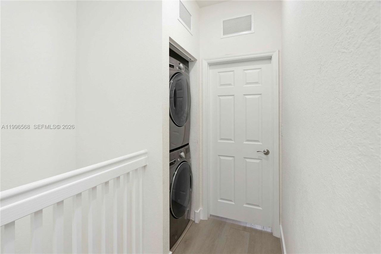 10628 W 33rd Way - Photo 5 of 8