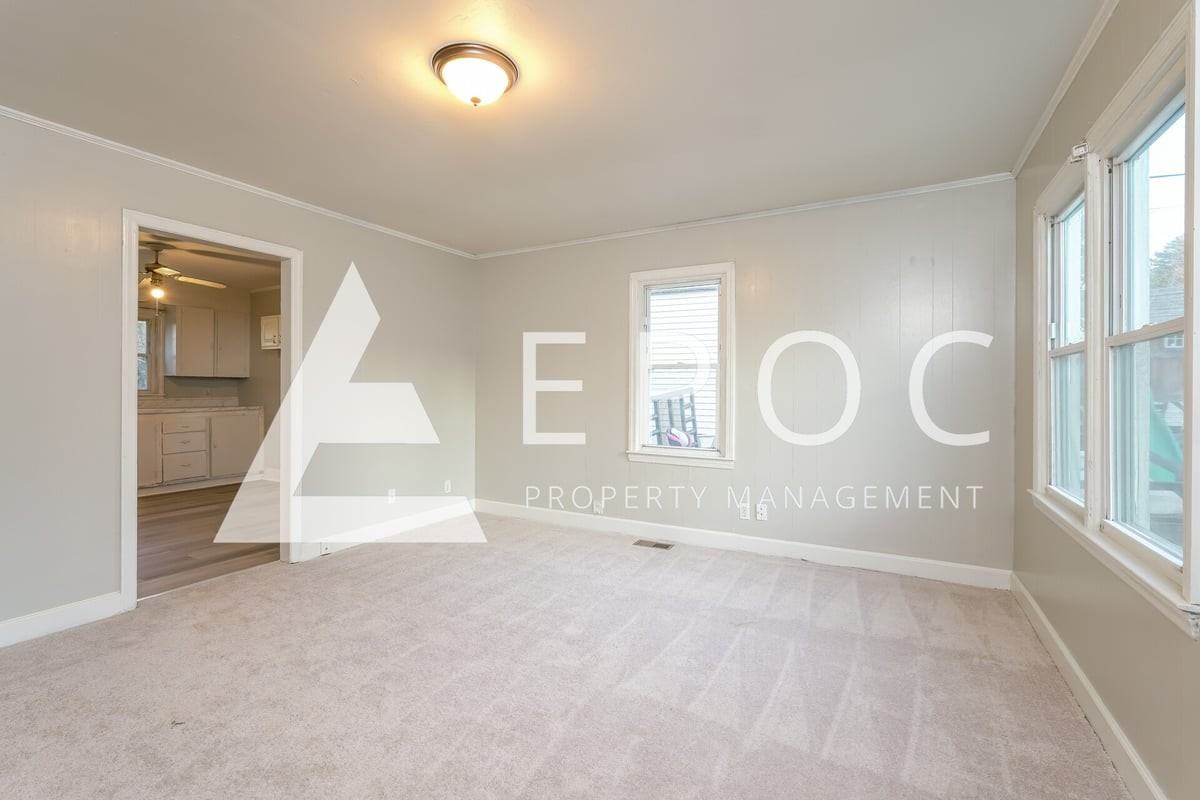 2802 Ansonia St - Photo 6 of 15