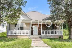 featured image of 921 Ne 22nd St