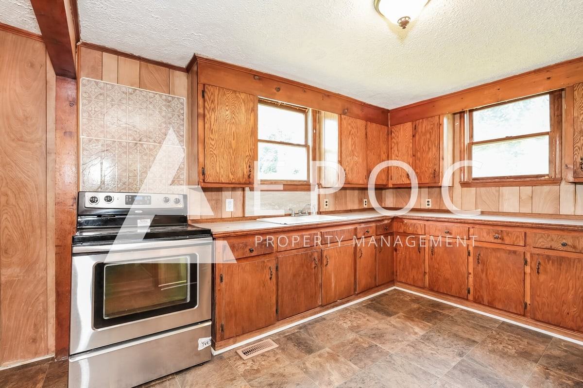 921 Ne 22nd St - Photo 5 of 15