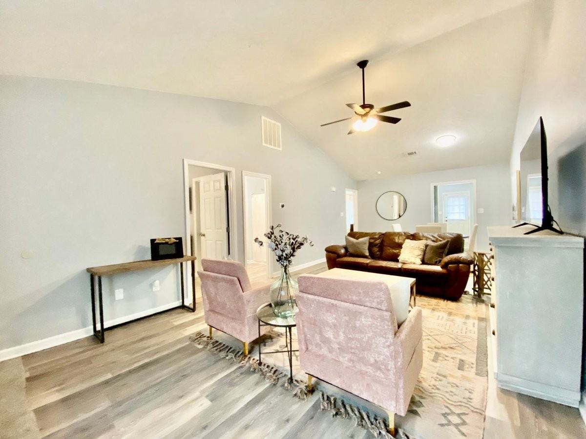 645 Brook Trl - Photo 2 of 19