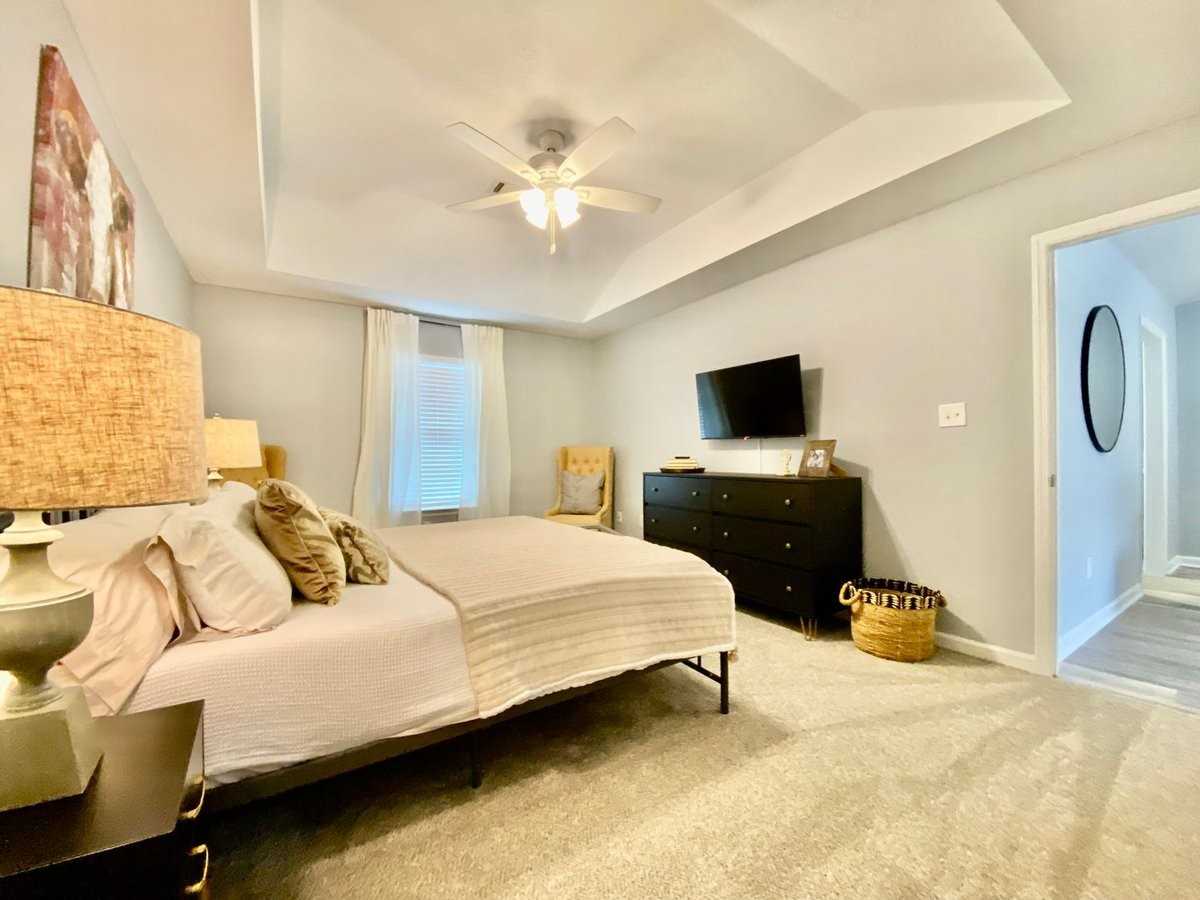 645 Brook Trl - Photo 4 of 19