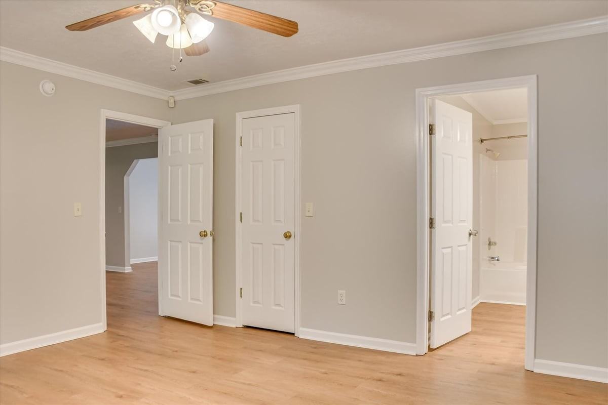 746 Hamilton Rd - Photo 2 of 33