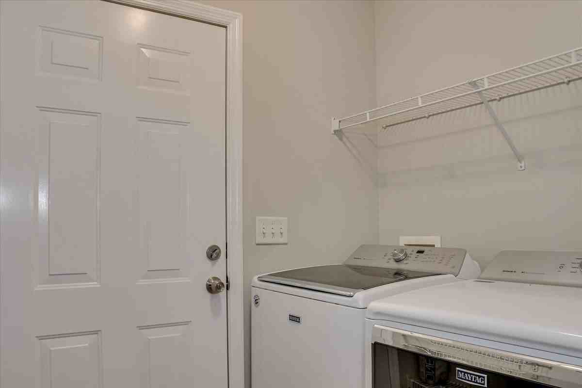 746 Hamilton Rd - Photo 6 of 33