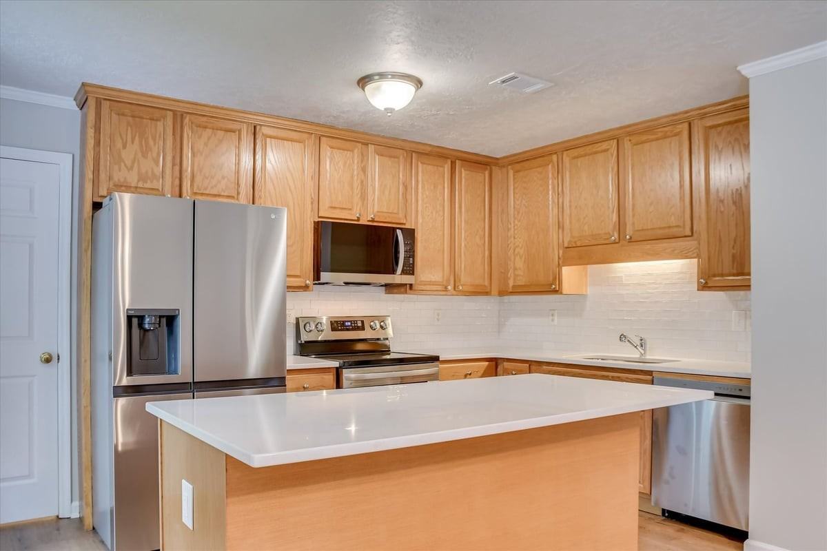 746 Hamilton Rd - Photo 3 of 33