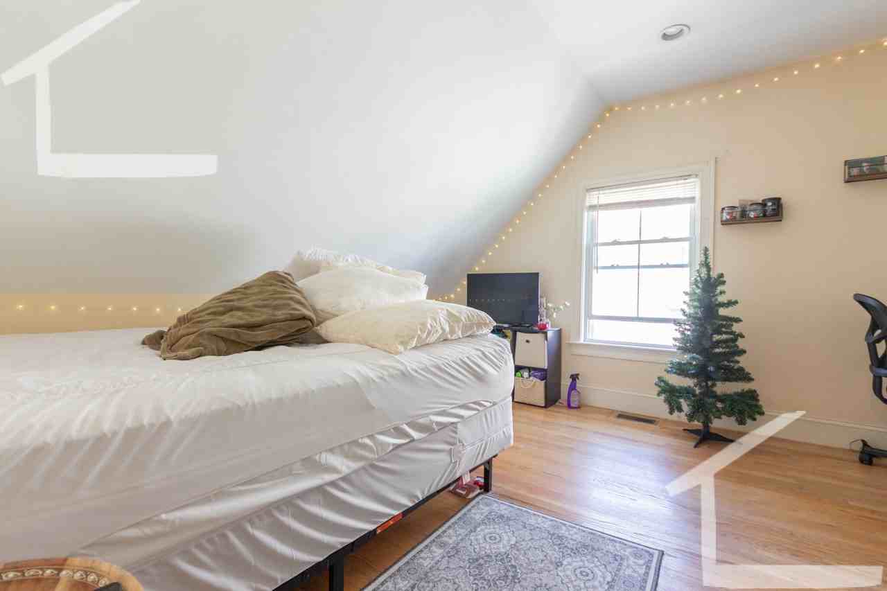 27 Lothrop St #2 - Photo 4 of 13