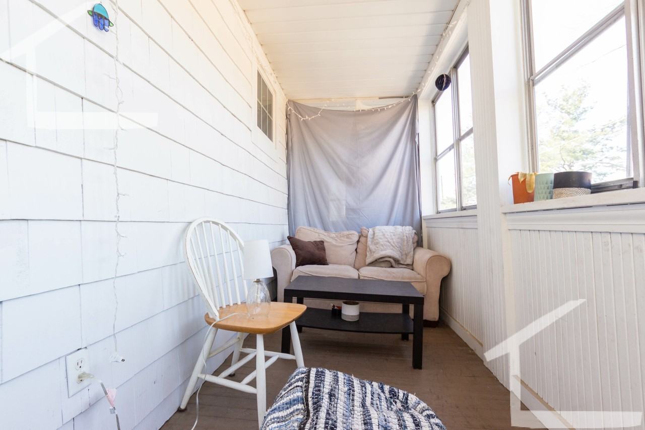 27 Lothrop St #2 - Photo 6 of 13