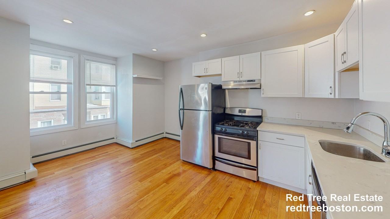 67 Marion St #2 - Photo 4 of 15