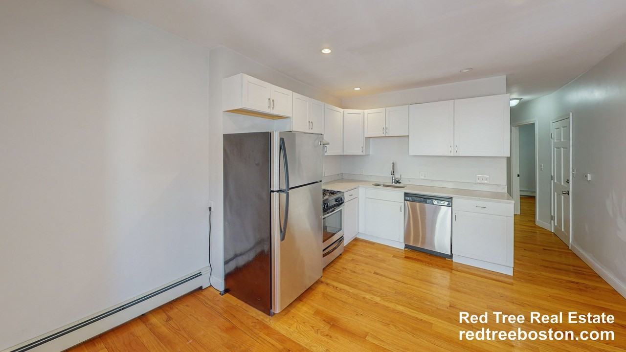 67 Marion St #2 - Photo 5 of 15