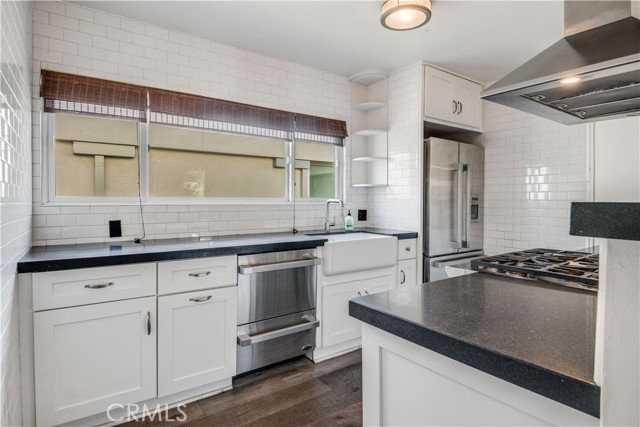 221 12th Pl - Photo 7 of 8