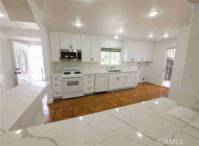 10451 Whirlaway St - Photo 3 of 8