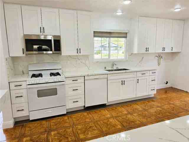 10451 Whirlaway St - Photo 4 of 8