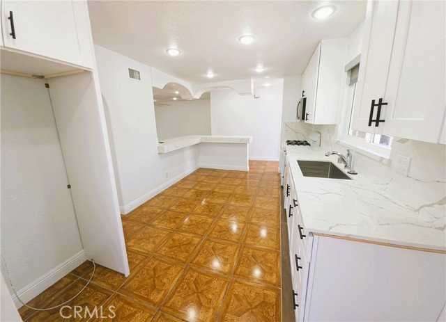 10451 Whirlaway St - Photo 5 of 8