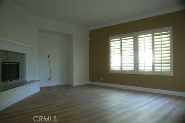 29 Hollinwood - Photo 3 of 5