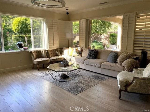 3159 E Phillips - Photo 2 of 8