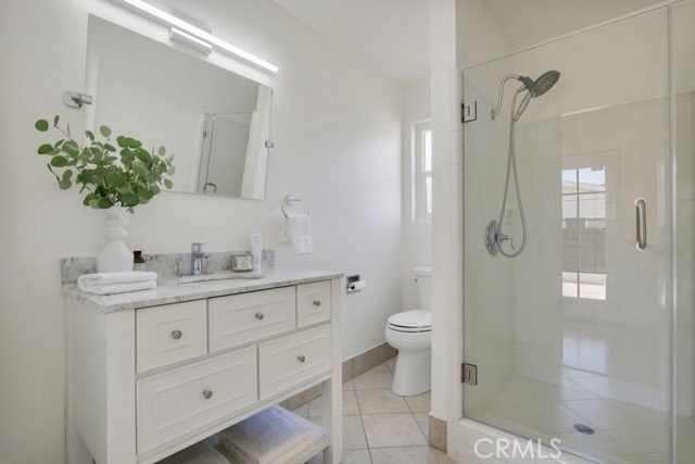 22529 Clarendon St - Photo 2 of 8