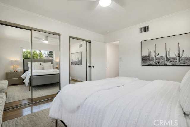 22529 Clarendon St - Photo 6 of 8