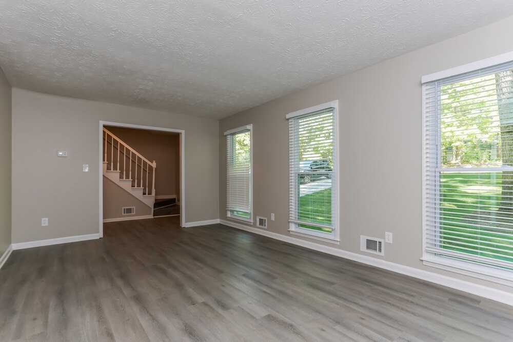 275 Oak St - Photo 5 of 18