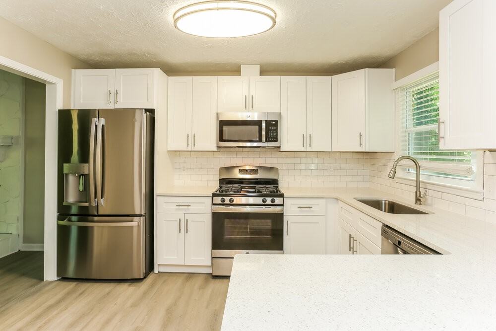 275 Oak St - Photo 7 of 18