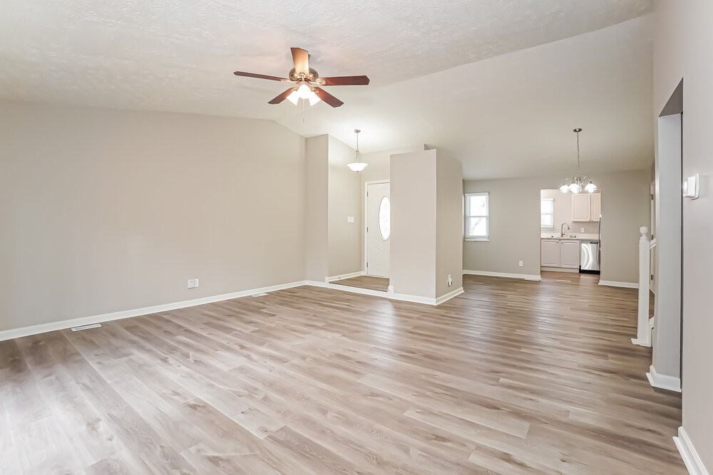 1531 Creekside Ln - Photo 5 of 18