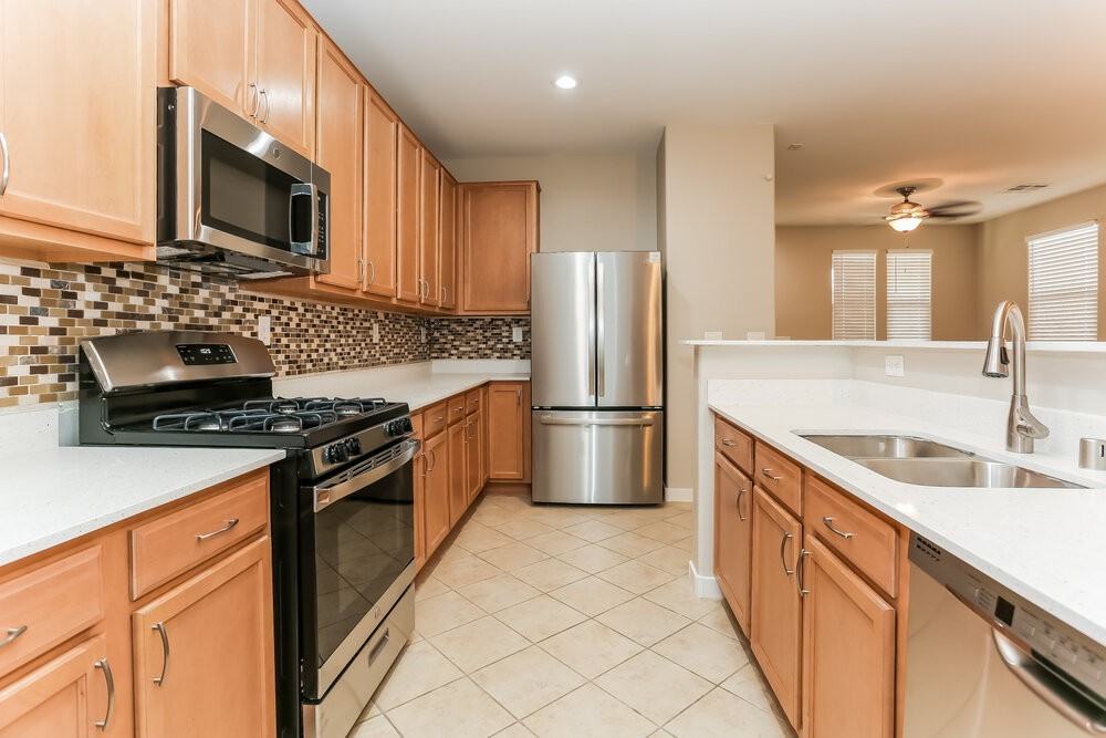 10813 Cape Shore Ave - Photo 6 of 17