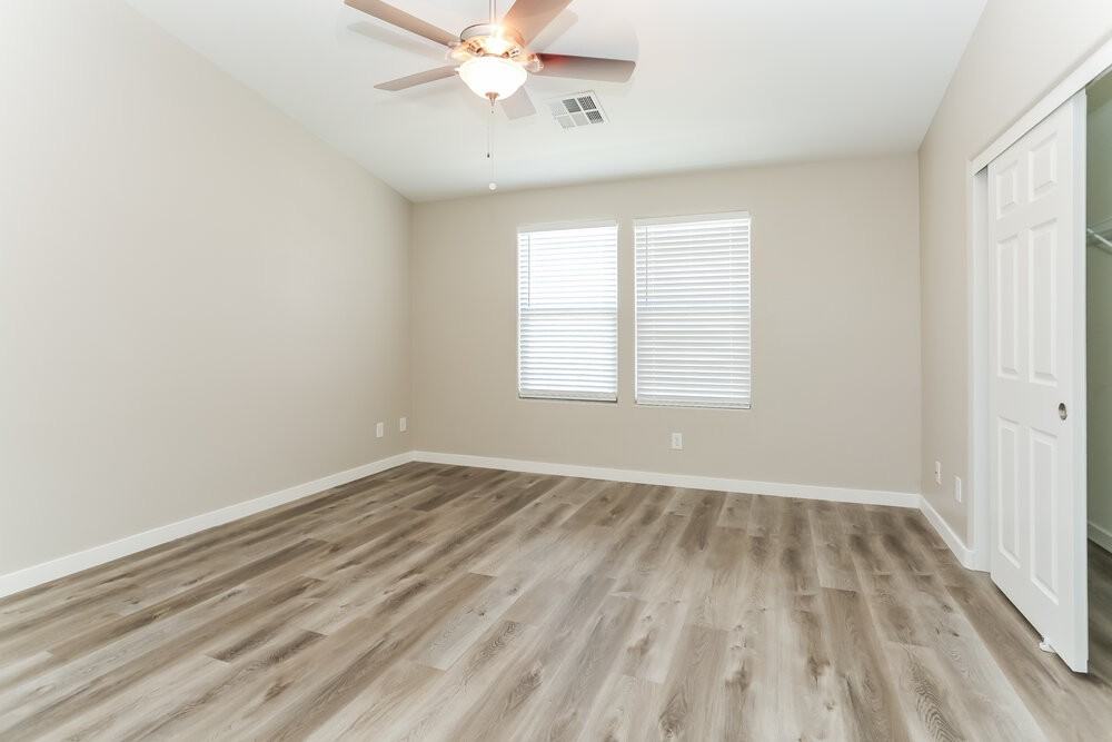 10813 Cape Shore Ave - Photo 7 of 17