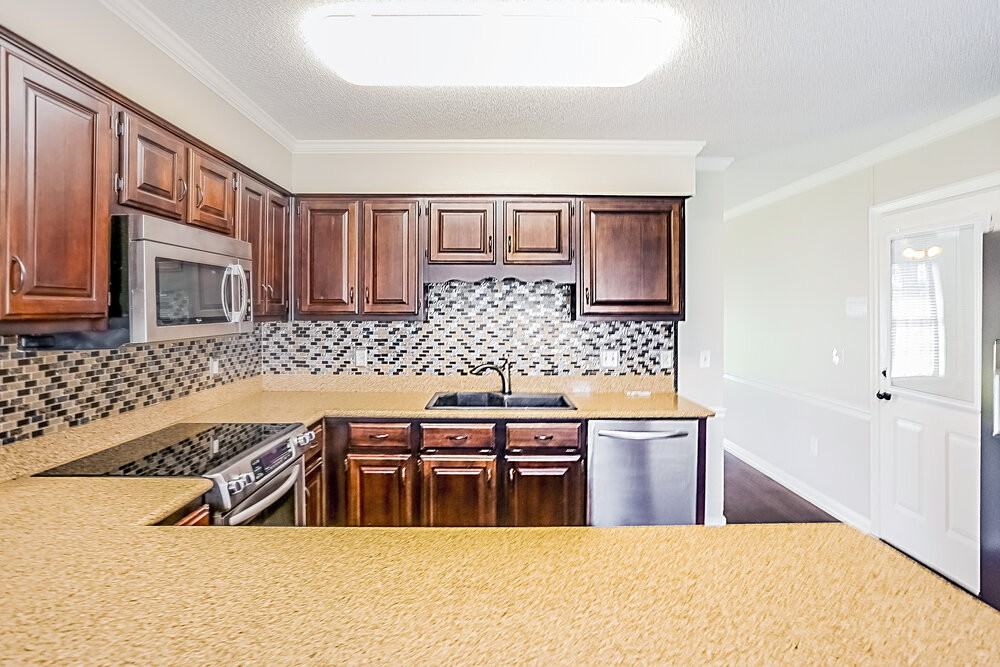 4365 Barrymor Dr - Photo 7 of 17