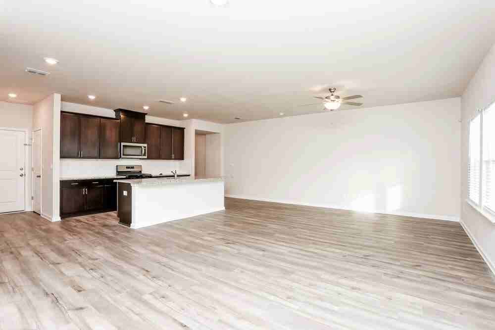 1157 Sunny Lake Dr - Photo 5 of 17