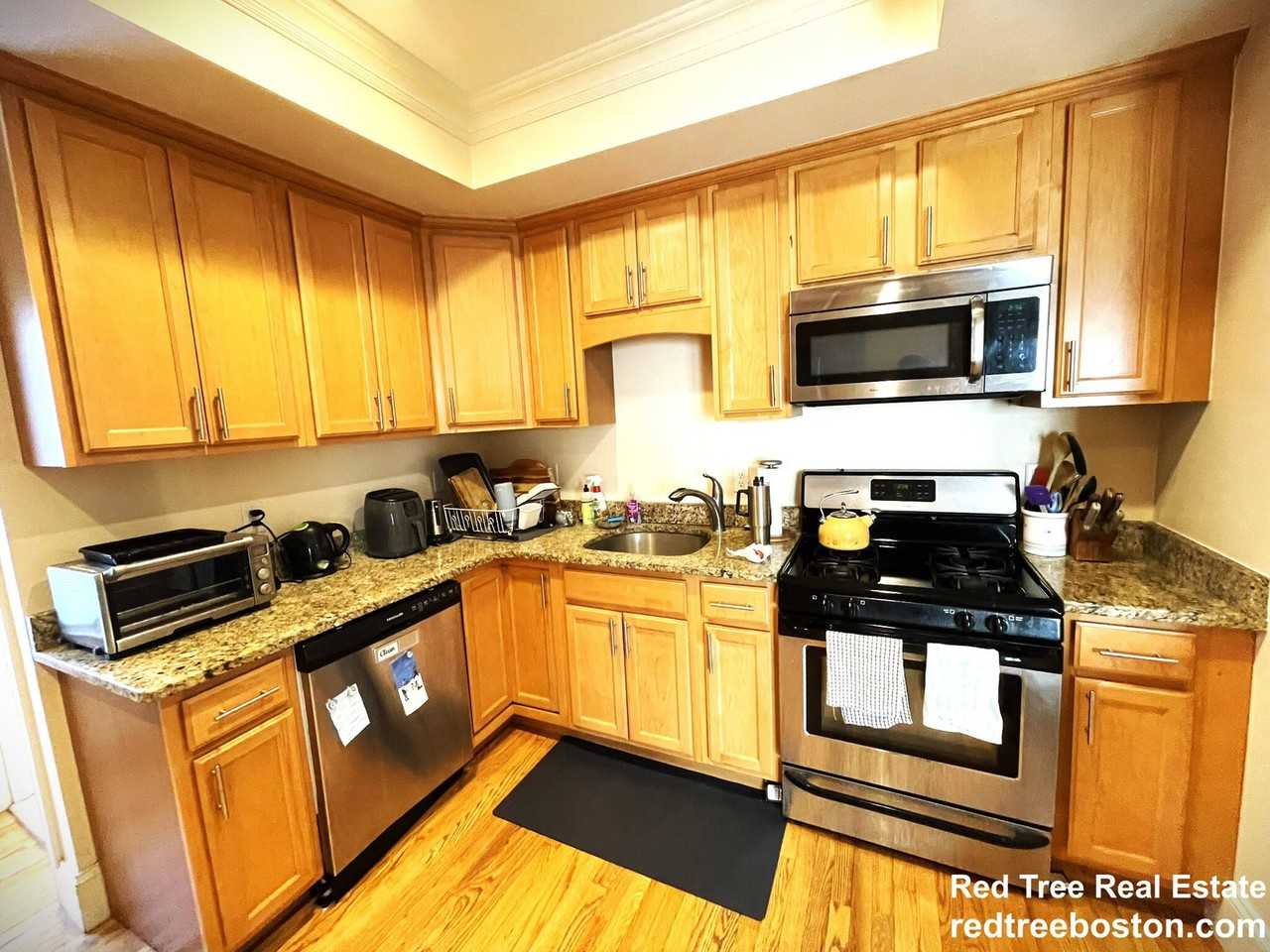 27 Lothrop St #U2 - Photo 4 of 8