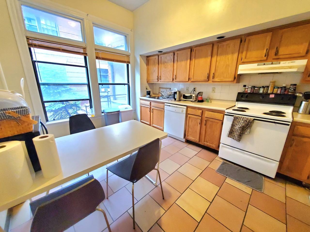 217 Harvard St #U2 - Photo 5 of 8