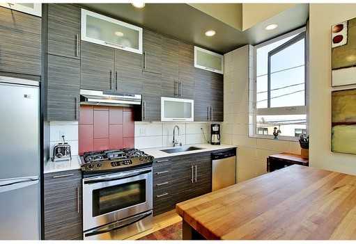 121 24th Ave E - Photo 2 of 11