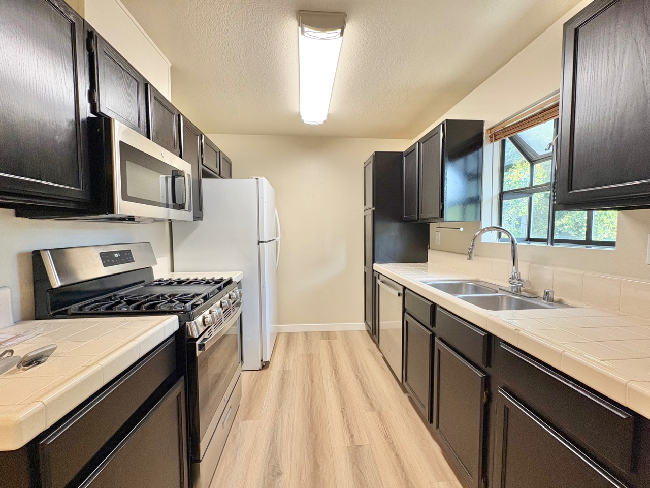 14544 Burbank Blvd #5 - Photo 3 of 10