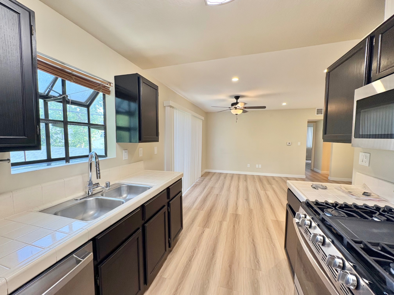14544 Burbank Blvd #5 - Photo 4 of 10