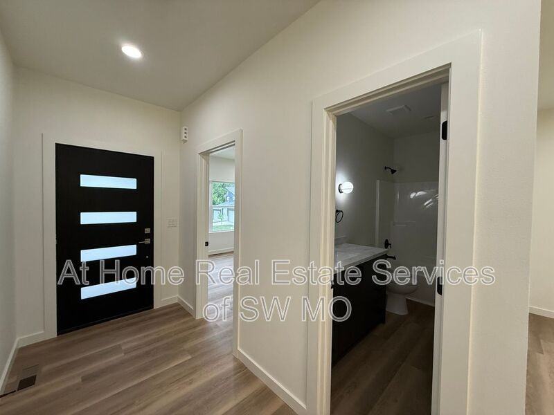 1236 E Paragon - Photo 2 of 16