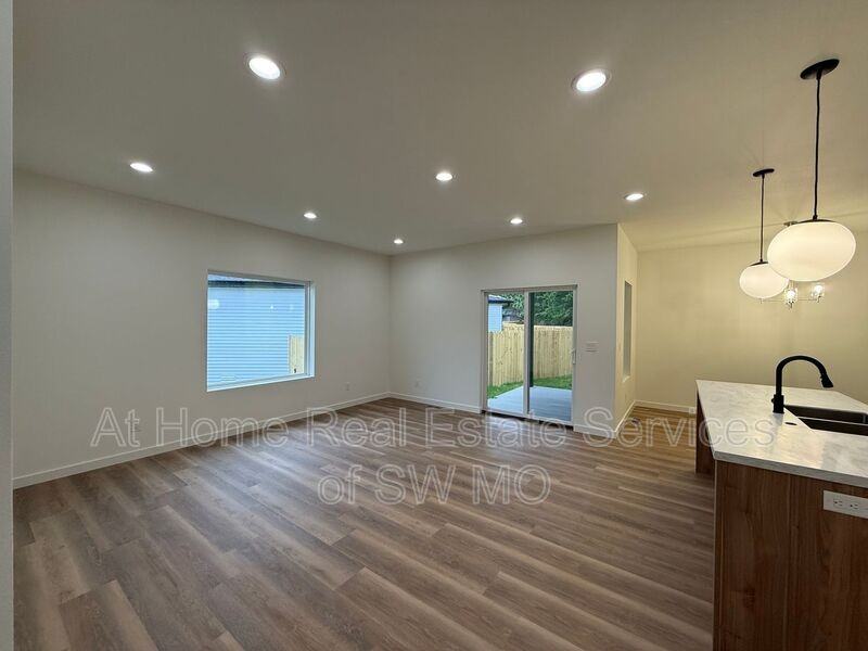 1236 E Paragon - Photo 3 of 16