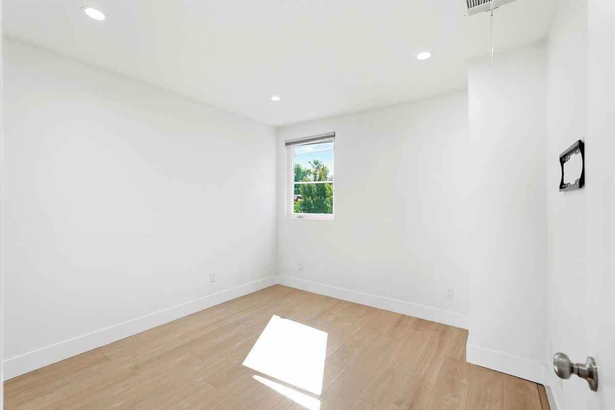 4455 Colfax Ave - Photo 5 of 12