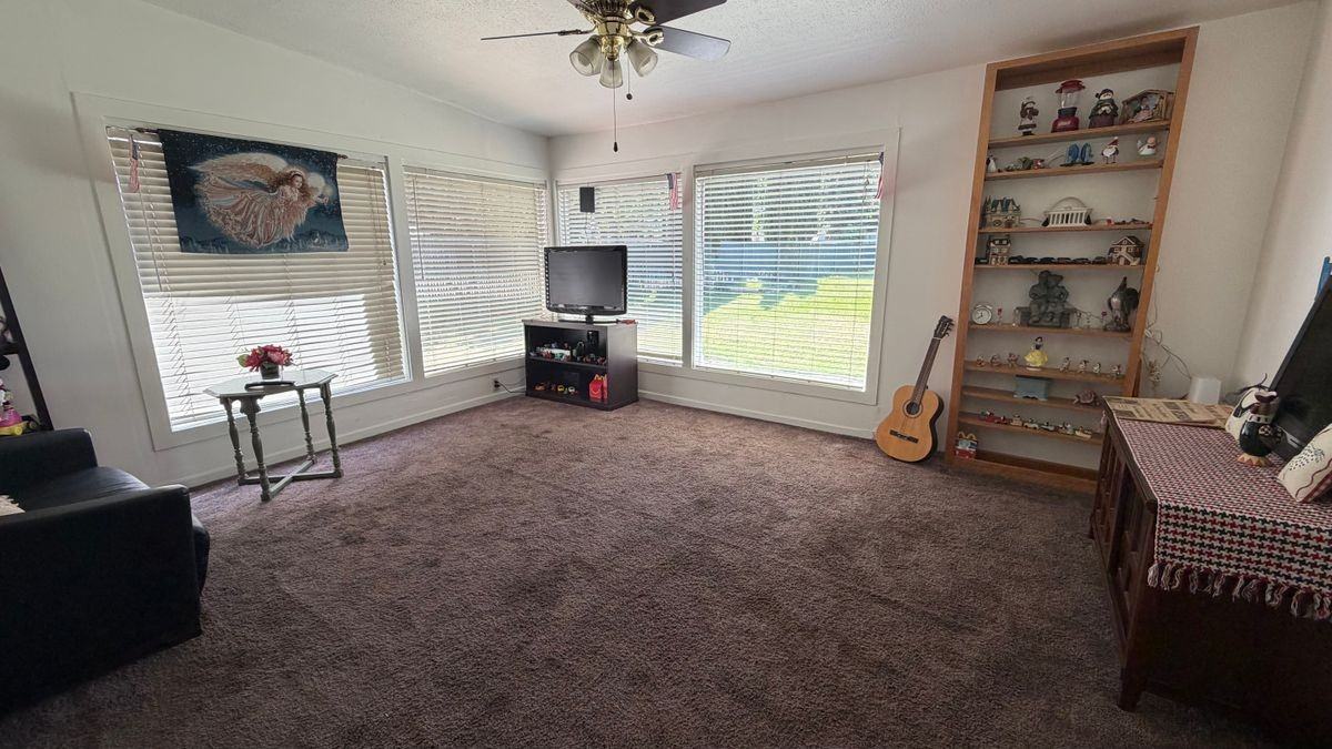 2036 Country Club Blvd - Photo 4 of 12
