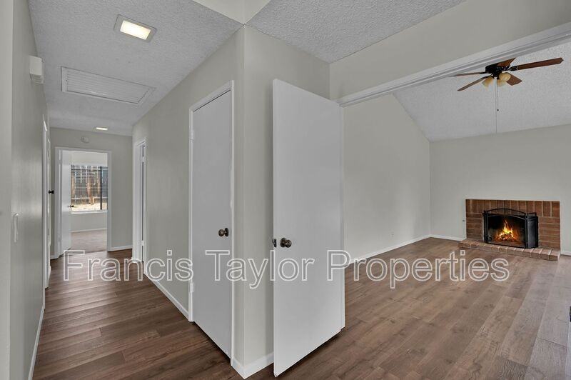 929 Mulberry Dr - Photo 4 of 37