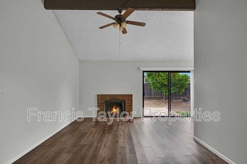 929 Mulberry Dr - Photo 5 of 37
