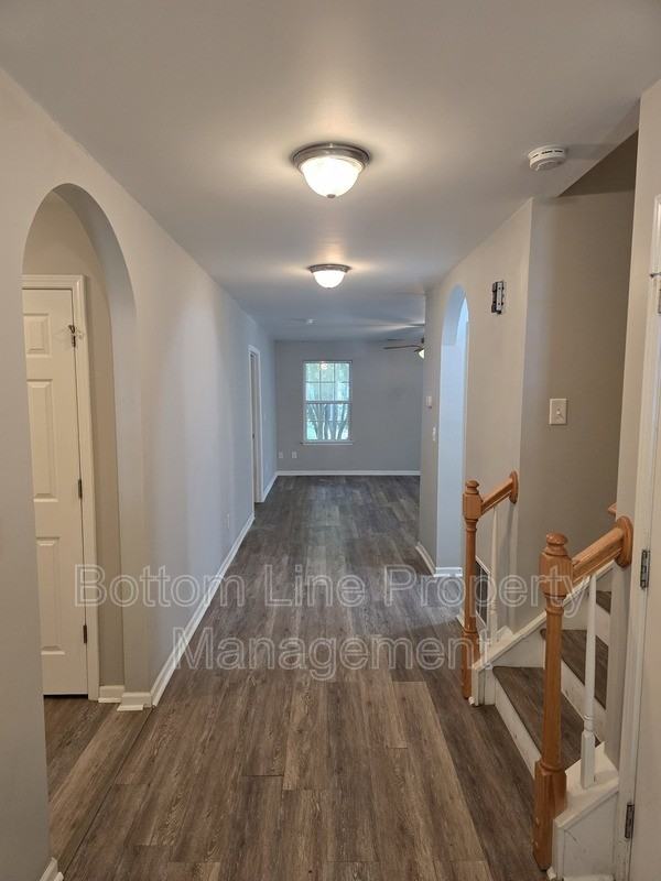 3850 Fircrest Dr - Photo 4 of 32